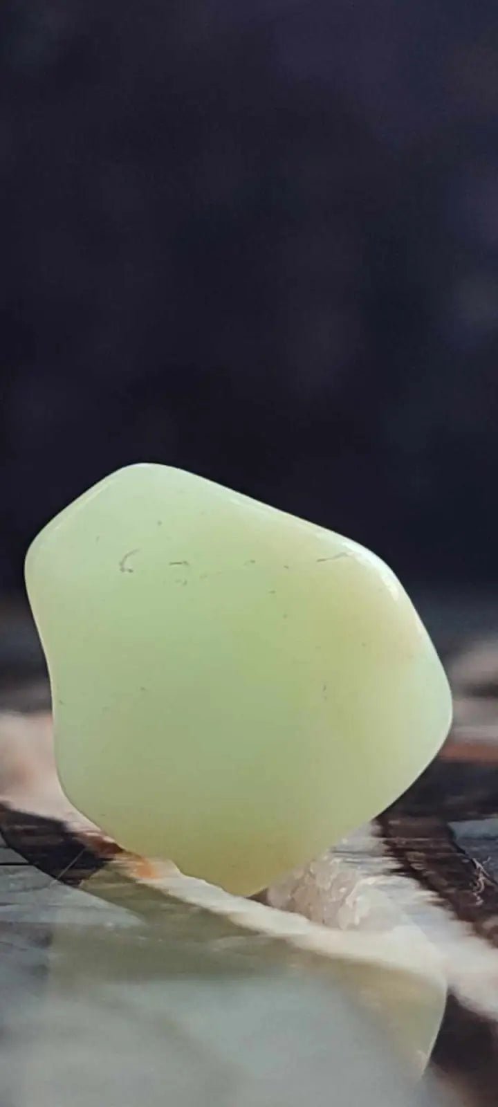 Chargez l&#39;image dans la visionneuse de la galerie, Chrysoprase du Kazakhstan pierre roulée Grade A++++ Chrysoprase pierre roulée
