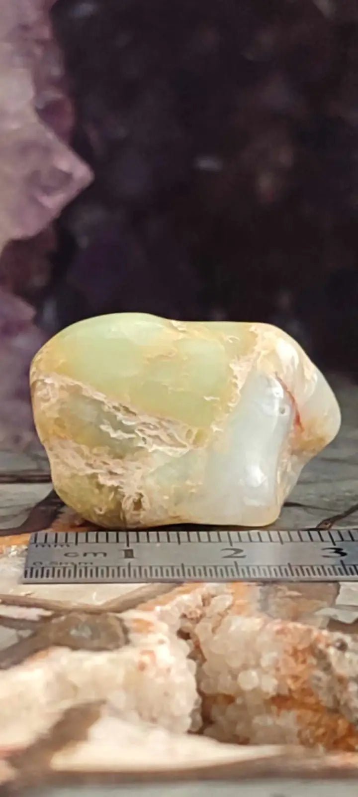 Chargez l&#39;image dans la visionneuse de la galerie, Chrysoprase du Kazakhstan pierre roulée Grade A++++ Chrysoprase pierre roulée
