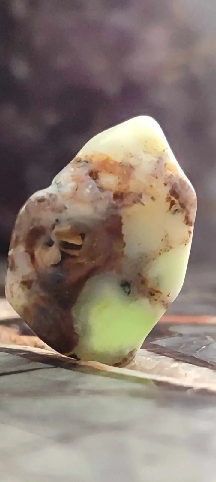 Chargez l&#39;image dans la visionneuse de la galerie, Chrysoprase du Kazakhstan pierre roulée Grade A++++ Chrysoprase pierre roulée
