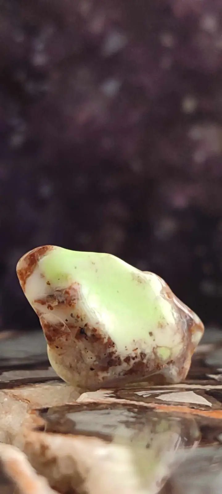 Chargez l&#39;image dans la visionneuse de la galerie, Chrysoprase du Kazakhstan pierre roulée Grade A++++ Chrysoprase pierre roulée
