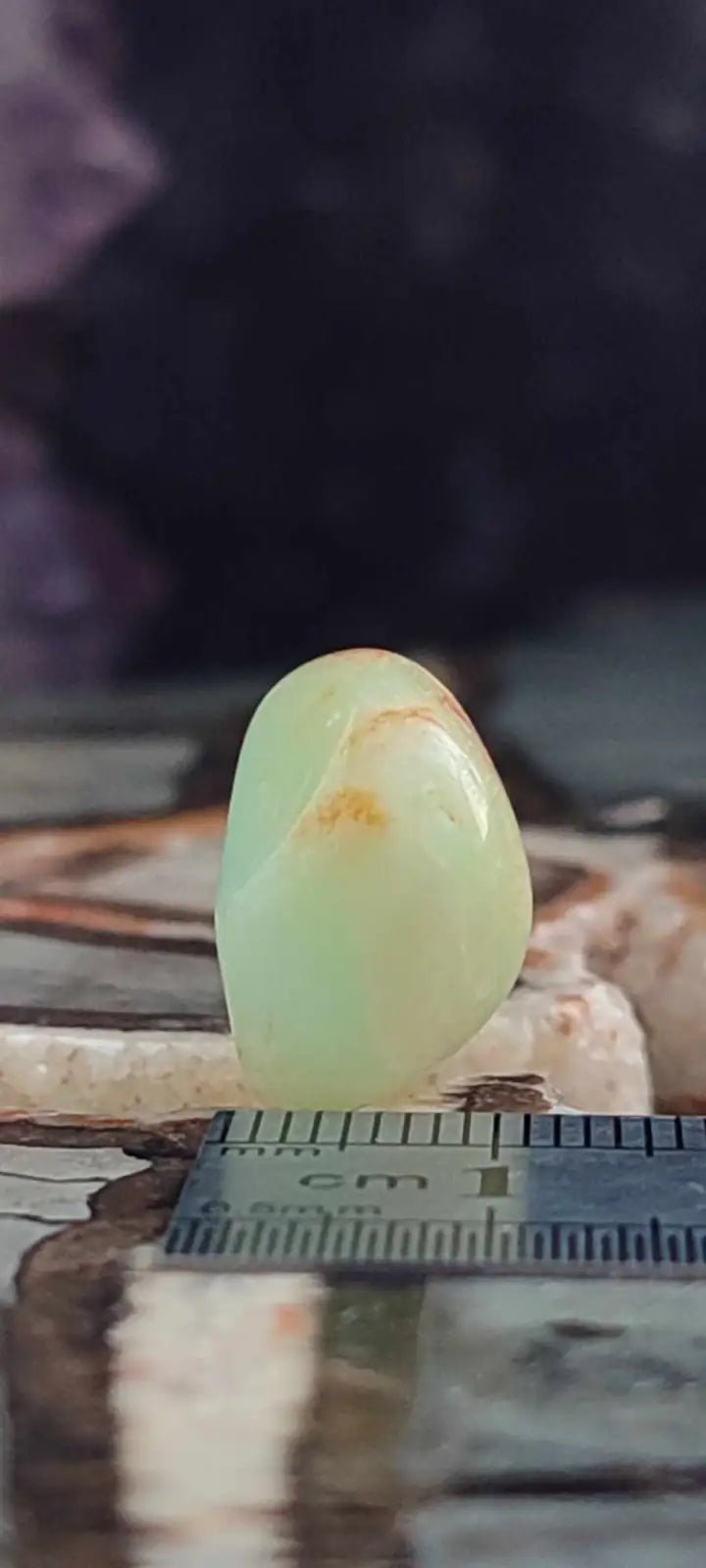 Chargez l&#39;image dans la visionneuse de la galerie, Chrysoprase du Kazakhstan pierre roulée Grade A++++ Chrysoprase pierre roulée
