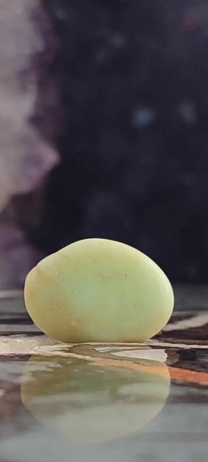 Chargez l&#39;image dans la visionneuse de la galerie, Chrysoprase du Kazakhstan pierre roulée Grade A++++ Chrysoprase pierre roulée
