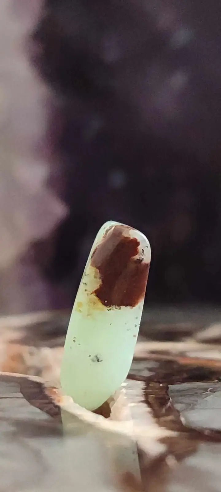 Chargez l&#39;image dans la visionneuse de la galerie, Chrysoprase du Kazakhstan pierre roulée Grade ’Extra’ Chrysoprase pierre roulée
