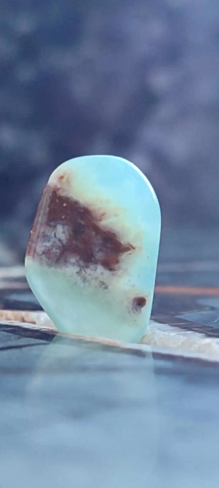 Chargez l&#39;image dans la visionneuse de la galerie, Chrysoprase du Kazakhstan pierre roulée Grade ’Extra’ Chrysoprase pierre roulée
