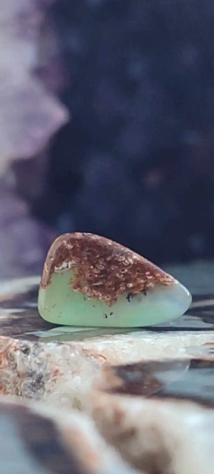 Chrysoprase du Kazakhstan pierre roulée Grade ’Extra’ Chrysoprase pierre roulée