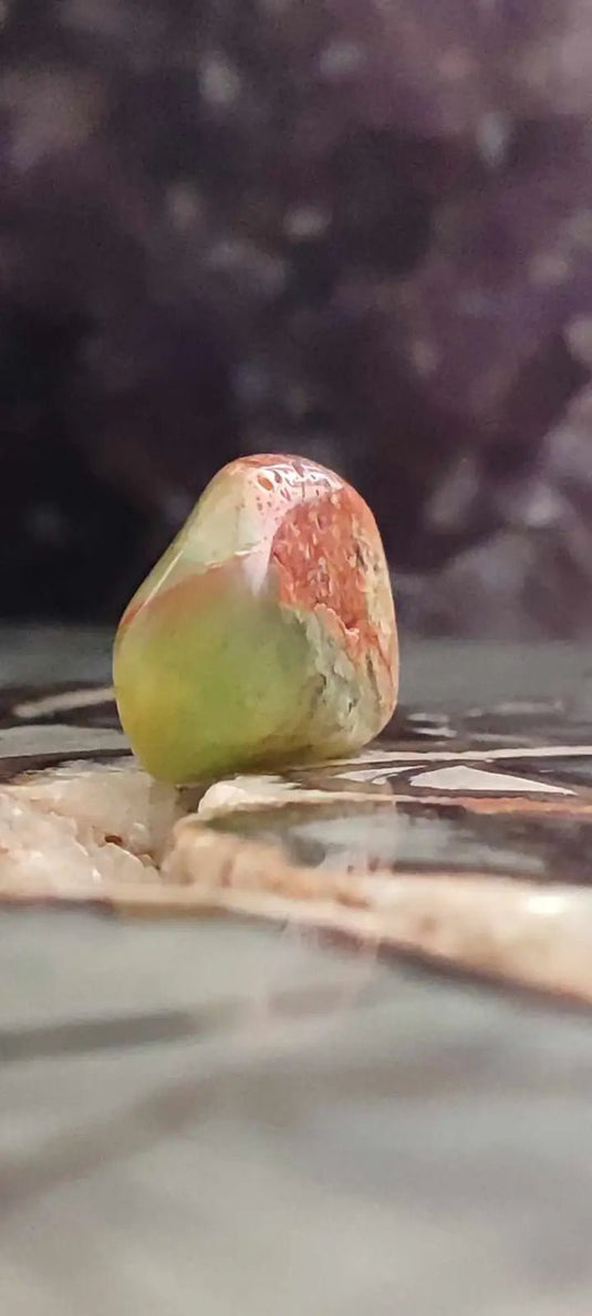 Chrysoprase du Kazakhstan pierre roulée Grade ’Extra’ Chrysoprase pierre roulée