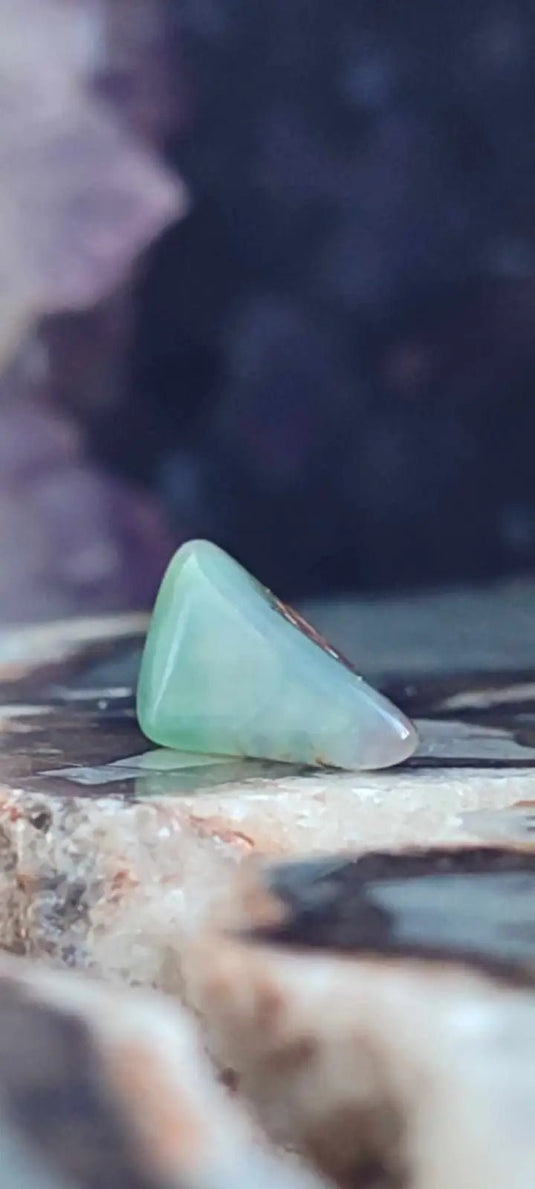 Chrysoprase du Kazakhstan pierre roulée Grade ’Extra’ Chrysoprase pierre roulée