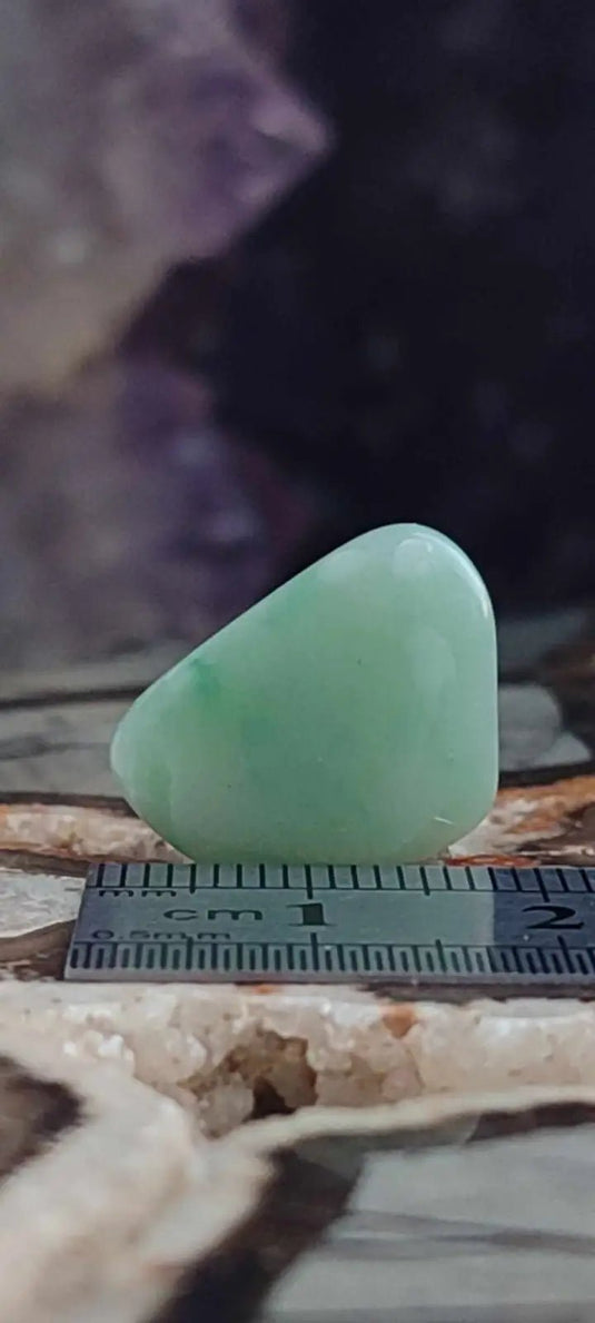 Chrysoprase du Kazakhstan pierre roulée Grade ’Extra’ Chrysoprase pierre roulée