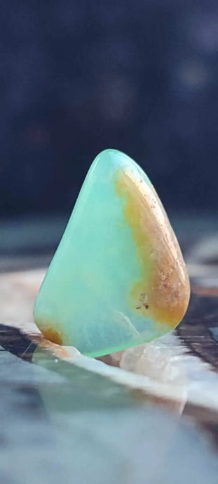 Chrysoprase du Kazakhstan pierre roulée Grade ’Extra’ Chrysoprase pierre roulée