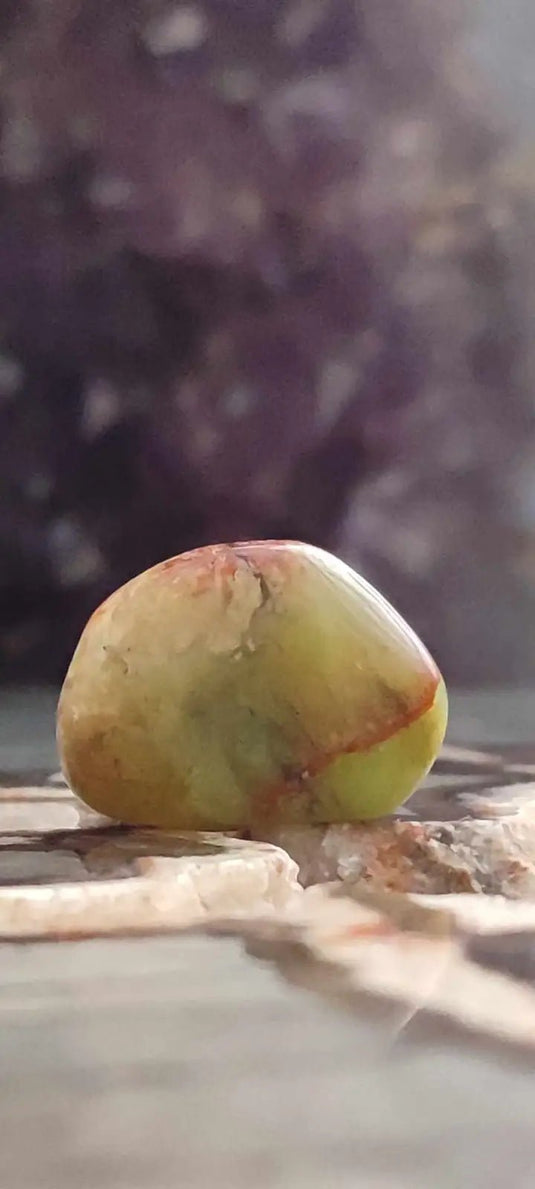 Chrysoprase du Kazakhstan pierre roulée Grade ’Extra’ Chrysoprase pierre roulée