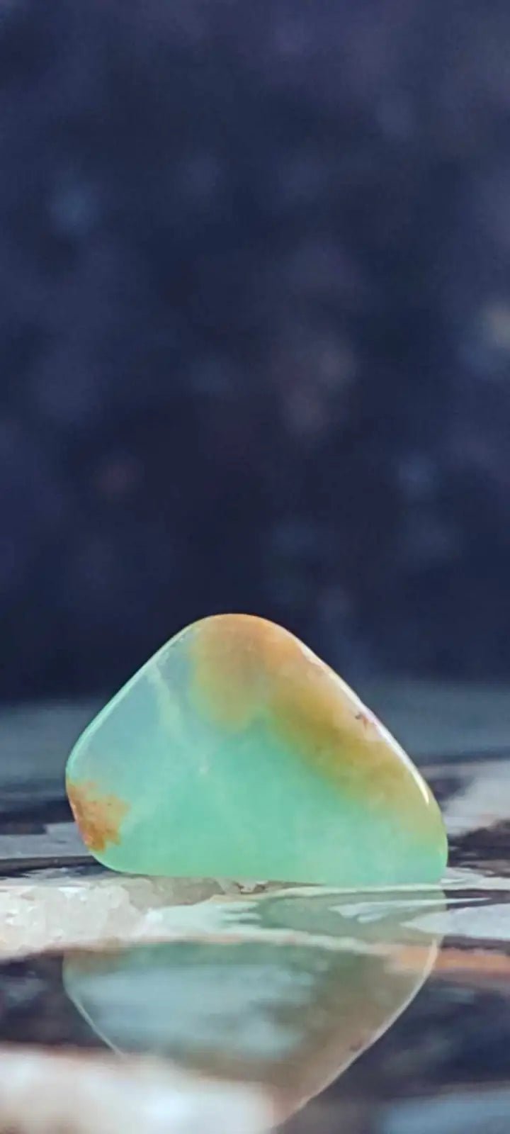 Chargez l&#39;image dans la visionneuse de la galerie, Chrysoprase du Kazakhstan pierre roulée Grade ’Extra’ Chrysoprase pierre roulée
