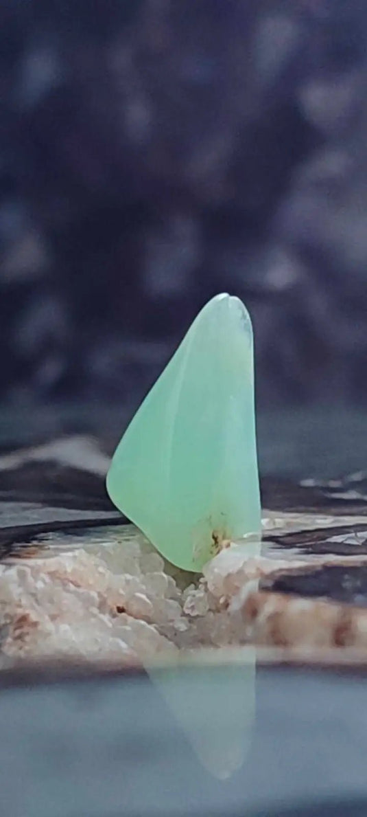 Chrysoprase du Kazakhstan pierre roulée Grade ’Extra’ Chrysoprase pierre roulée