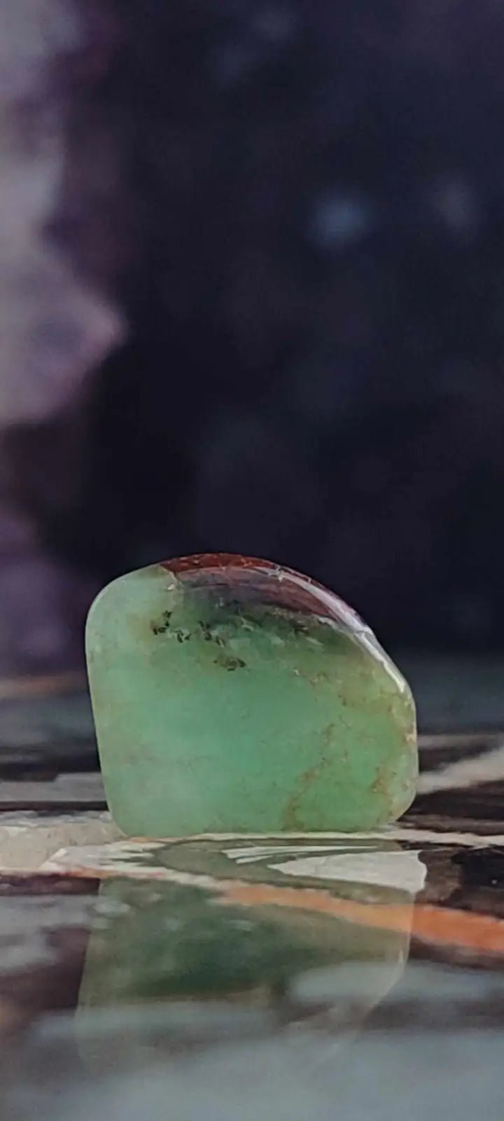 Chargez l&#39;image dans la visionneuse de la galerie, Chrysoprase du Kazakhstan pierre roulée Grade ’Extra’ Chrysoprase pierre roulée
