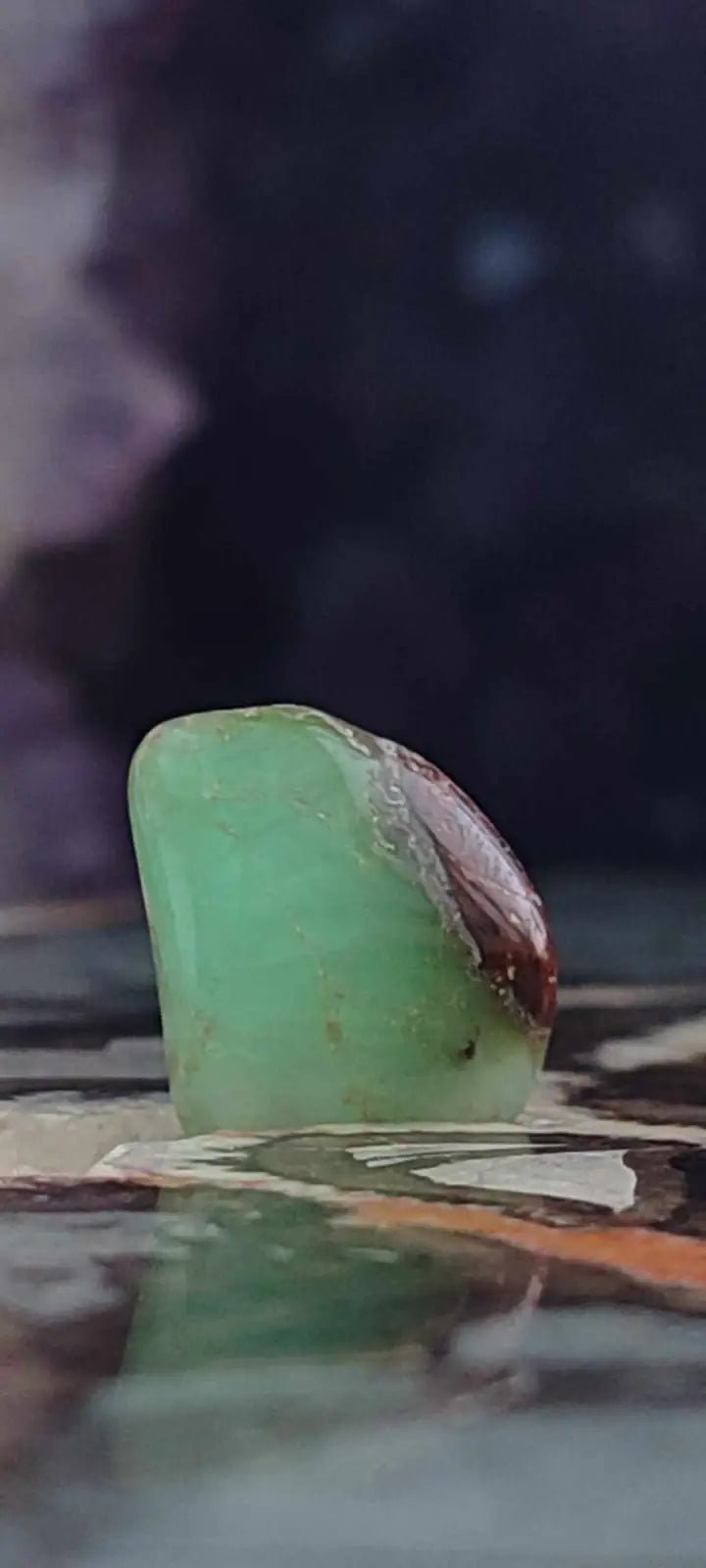 Chargez l&#39;image dans la visionneuse de la galerie, Chrysoprase du Kazakhstan pierre roulée Grade ’Extra’ Chrysoprase pierre roulée
