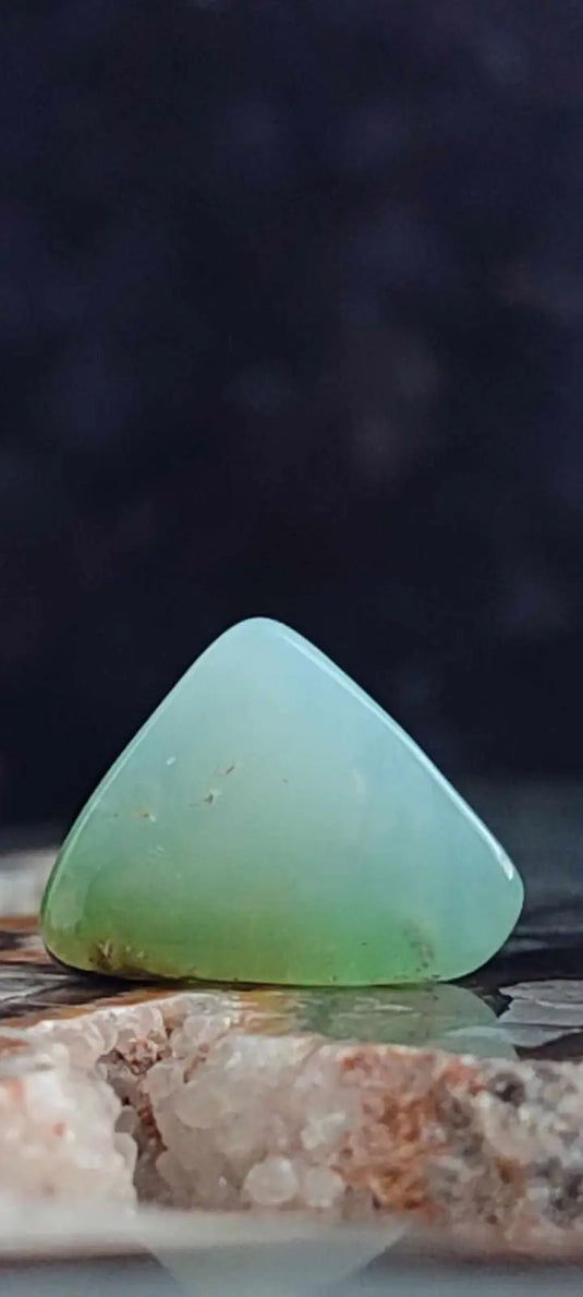 Chrysoprase du Kazakhstan pierre roulée Grade ’Extra’ Chrysoprase pierre roulée