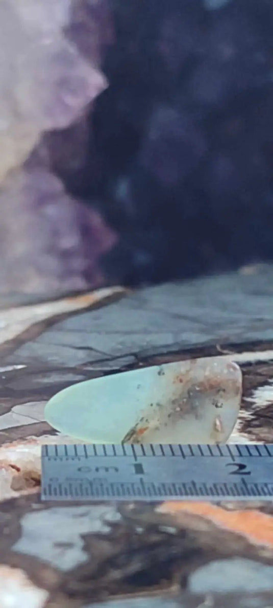 Chrysoprase du Kazakhstan pierre roulée Grade ’Extra’ Chrysoprase pierre roulée