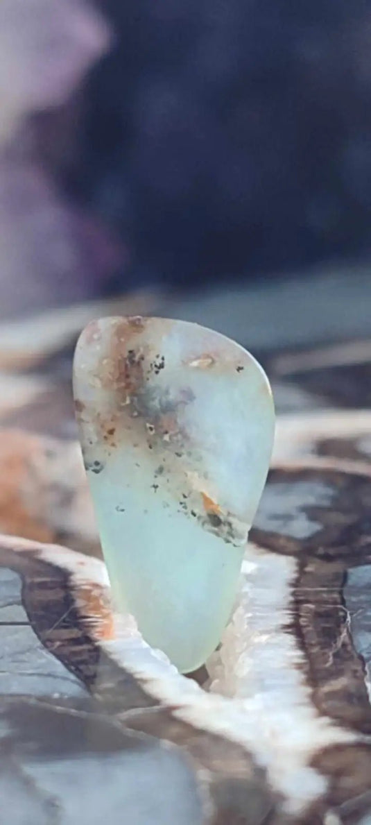 Chrysoprase du Kazakhstan pierre roulée Grade ’Extra’ Chrysoprase pierre roulée