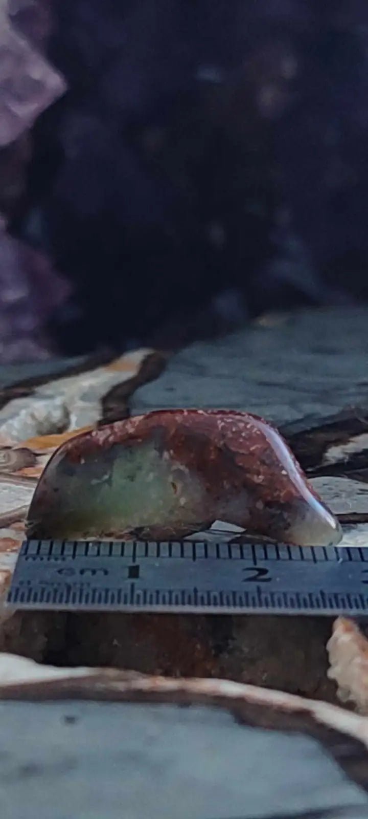 Chargez l&#39;image dans la visionneuse de la galerie, Chrysoprase du Kazakhstan pierre roulée Grade ’Extra’ Chrysoprase pierre roulée
