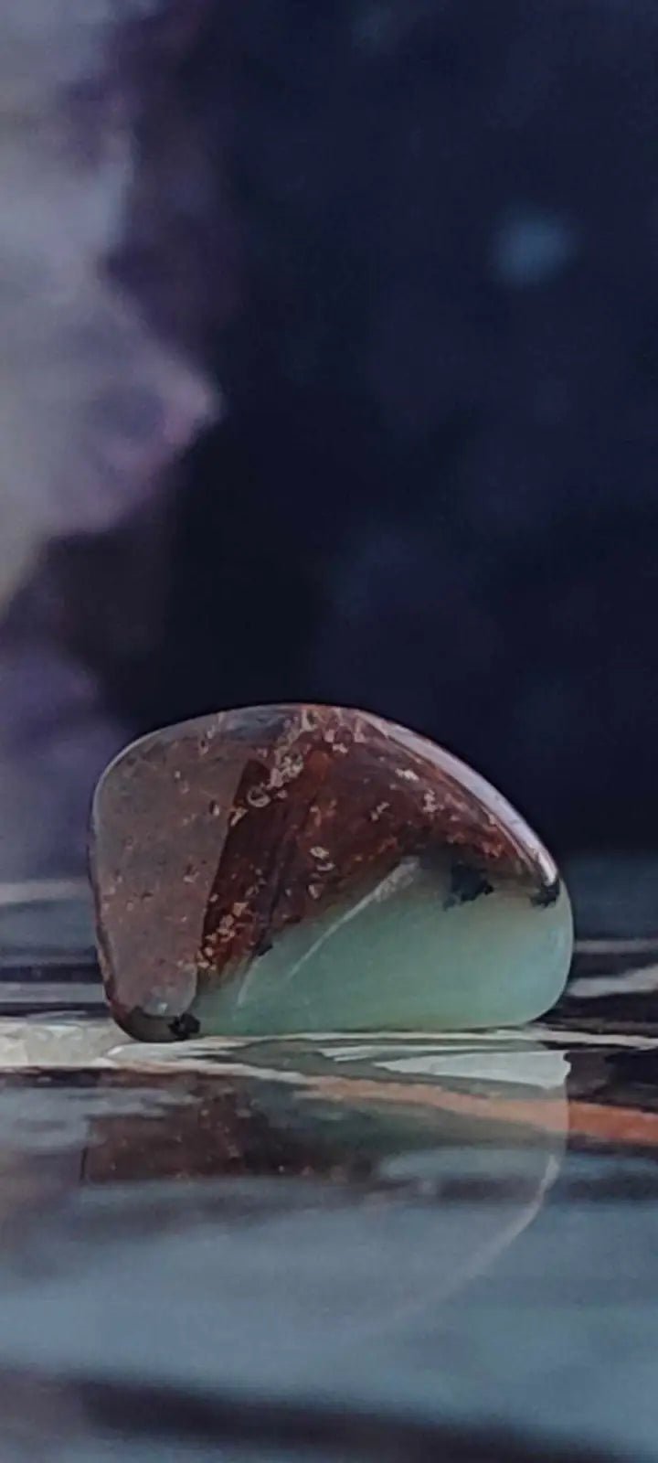 Chargez l&#39;image dans la visionneuse de la galerie, Chrysoprase du Kazakhstan pierre roulée Grade ’Extra’ Chrysoprase pierre roulée
