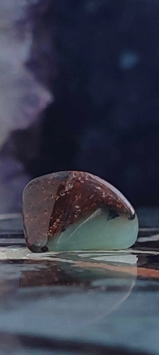 Chrysoprase du Kazakhstan pierre roulée Grade ’Extra’ Chrysoprase pierre roulée