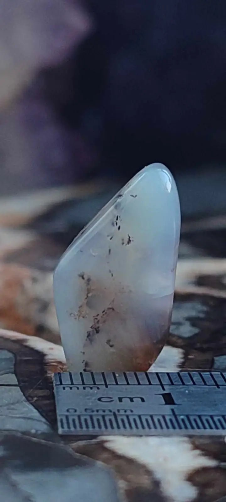 Chargez l&#39;image dans la visionneuse de la galerie, Chrysoprase du Kazakhstan pierre roulée Grade ’Extra’ Chrysoprase pierre roulée
