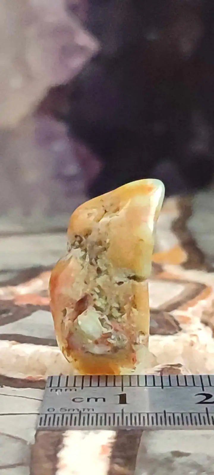 Chargez l&#39;image dans la visionneuse de la galerie, Chrysoprase du Kazakhstan pierre roulée Grade ’Extra’ Chrysoprase pierre roulée
