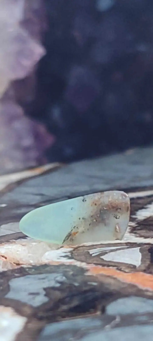 Chrysoprase du Kazakhstan pierre roulée Grade ’Extra’ Chrysoprase pierre roulée