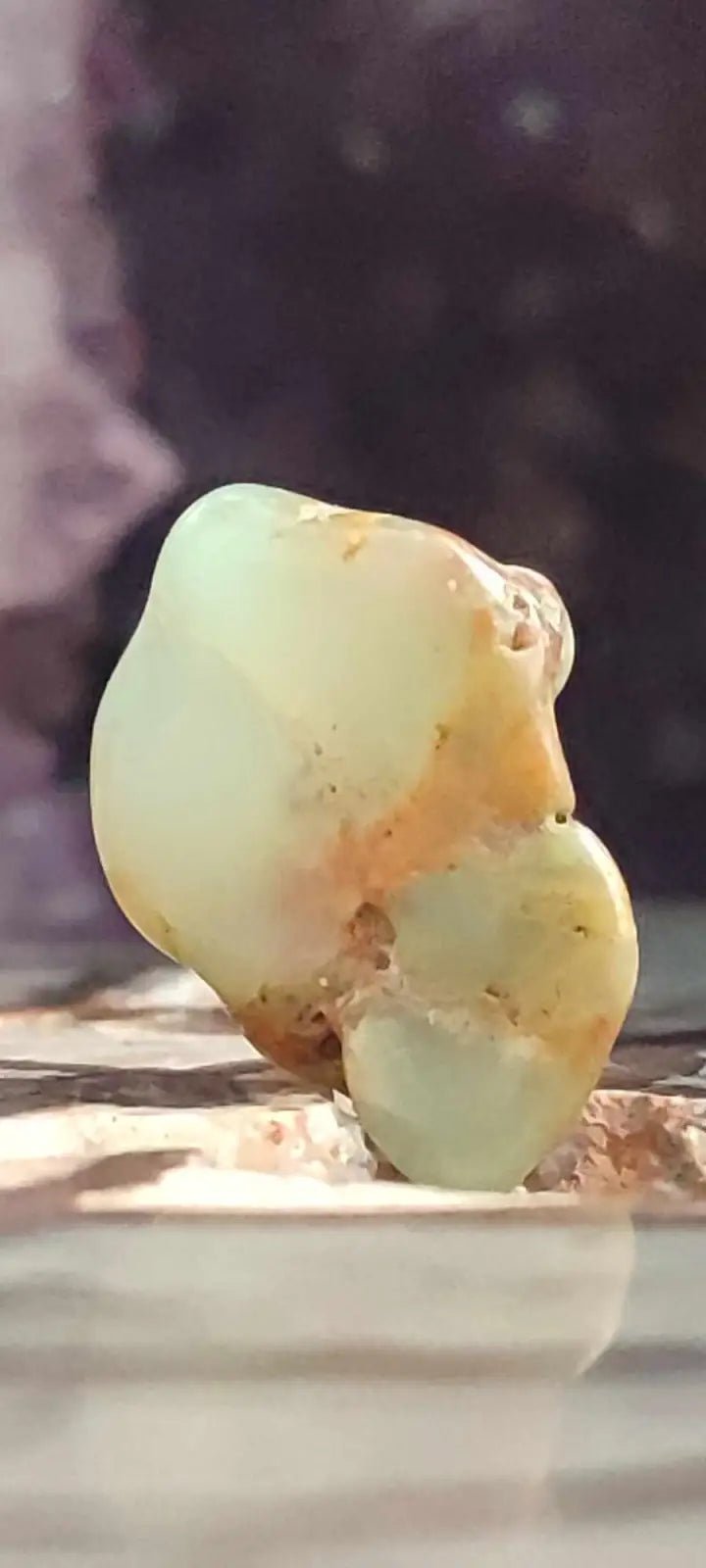 Chargez l&#39;image dans la visionneuse de la galerie, Chrysoprase du Kazakhstan pierre roulée Grade ’Extra’ Chrysoprase pierre roulée
