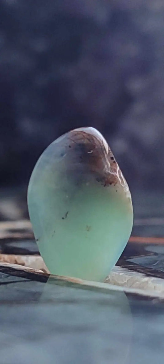 Chrysoprase du Kazakhstan pierre roulée Grade ’Extra’ Chrysoprase pierre roulée