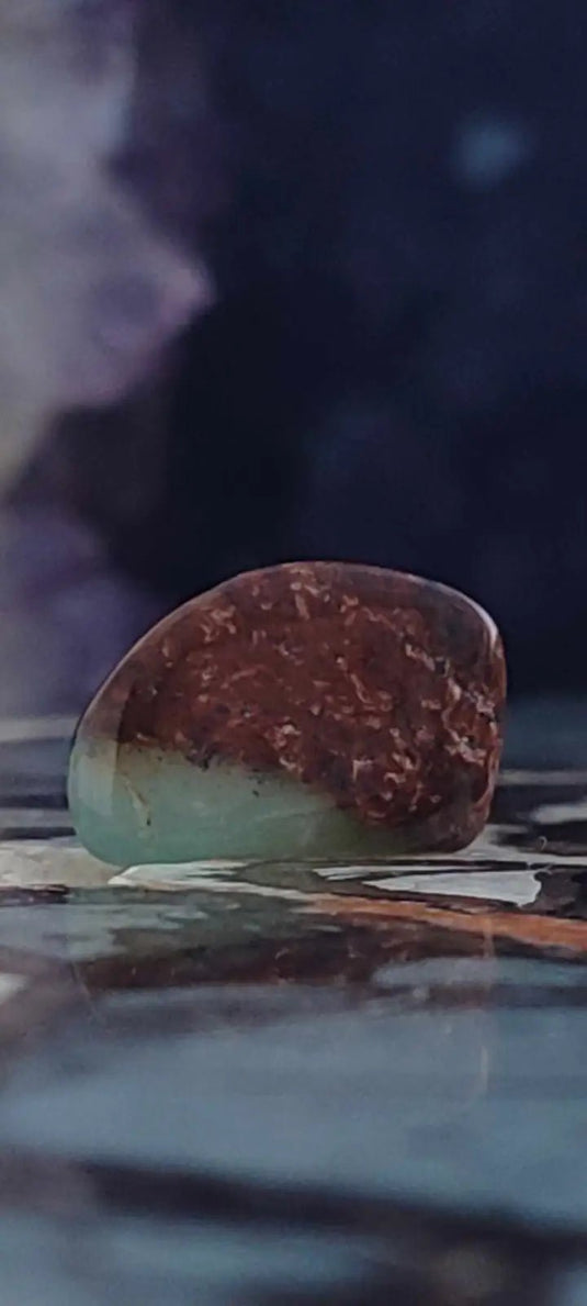 Chrysoprase du Kazakhstan pierre roulée Grade ’Extra’ Chrysoprase pierre roulée