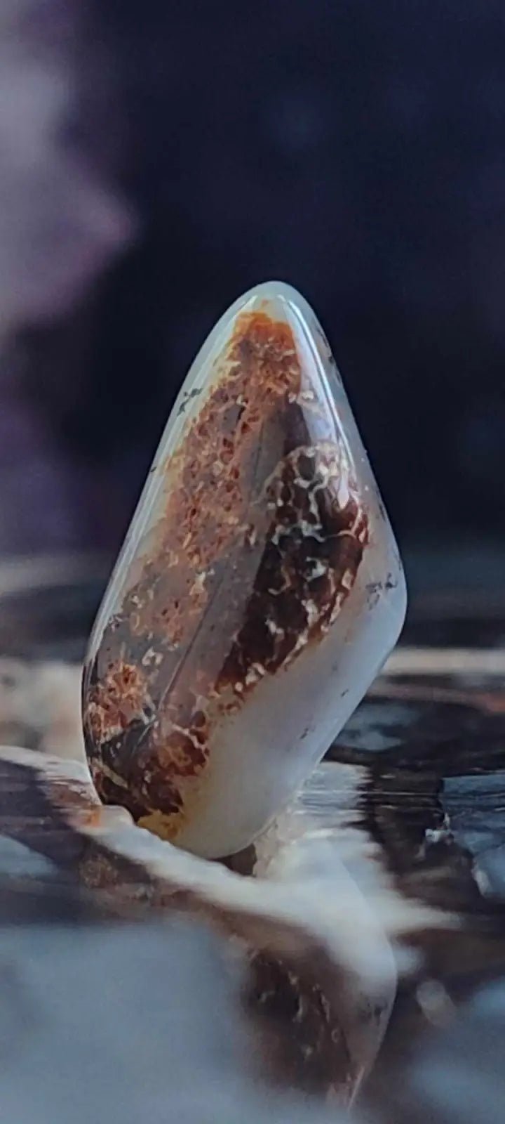 Chargez l&#39;image dans la visionneuse de la galerie, Chrysoprase du Kazakhstan pierre roulée Grade ’Extra’ Chrysoprase pierre roulée
