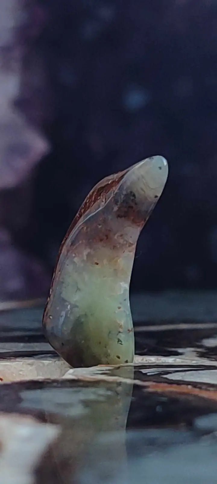 Chargez l&#39;image dans la visionneuse de la galerie, Chrysoprase du Kazakhstan pierre roulée Grade ’Extra’ Chrysoprase pierre roulée
