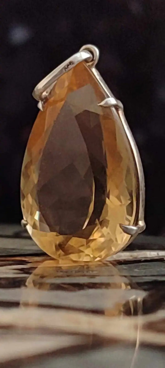 Citrine naturelle et véritable du brésil taillée en poire facettée montée sur argent 925 Citrine naturelle pendentif