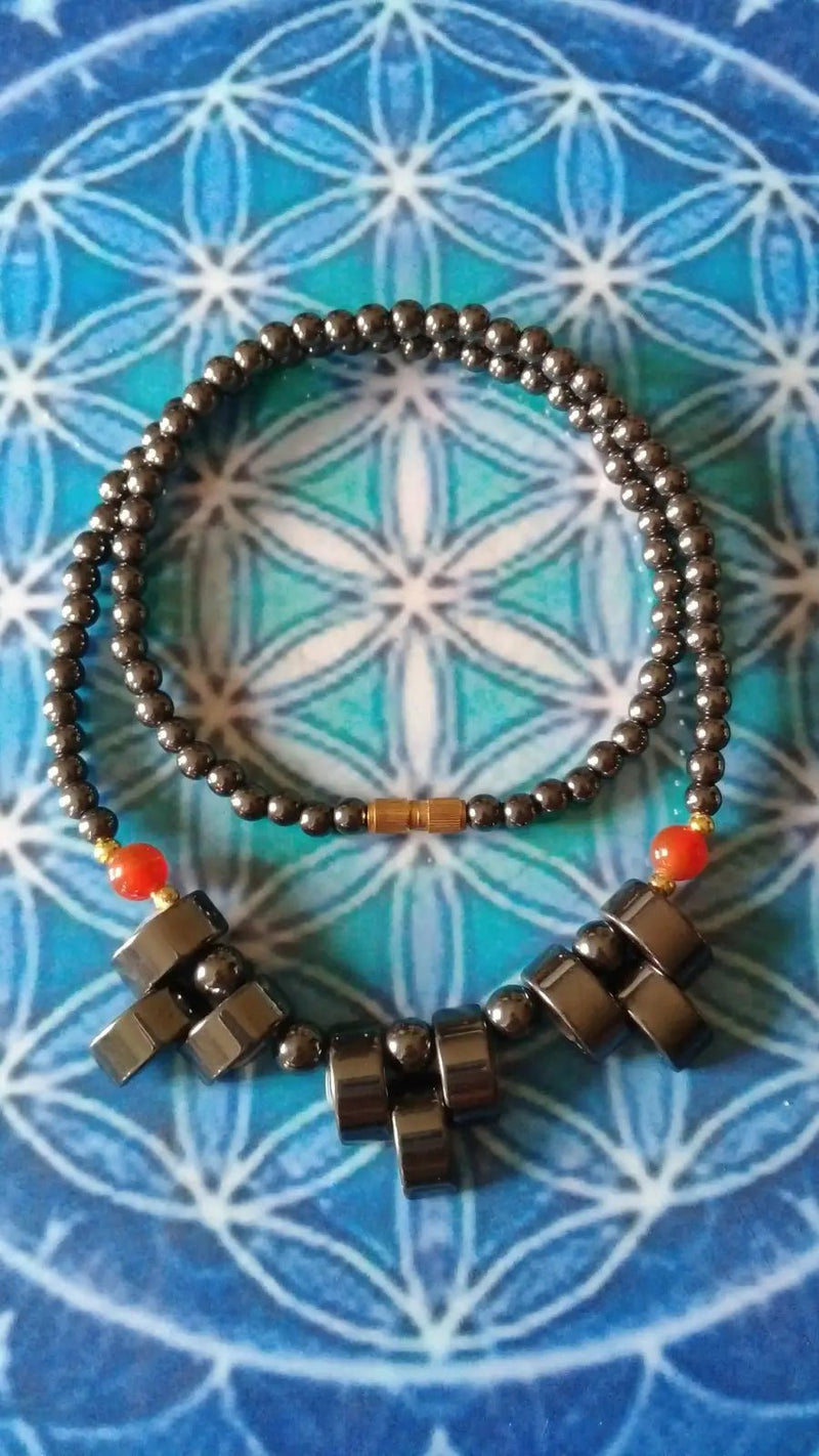 Load image into Gallery viewer, Collier en Hématite et Cornaline Collier en Hématite et Cornaline
