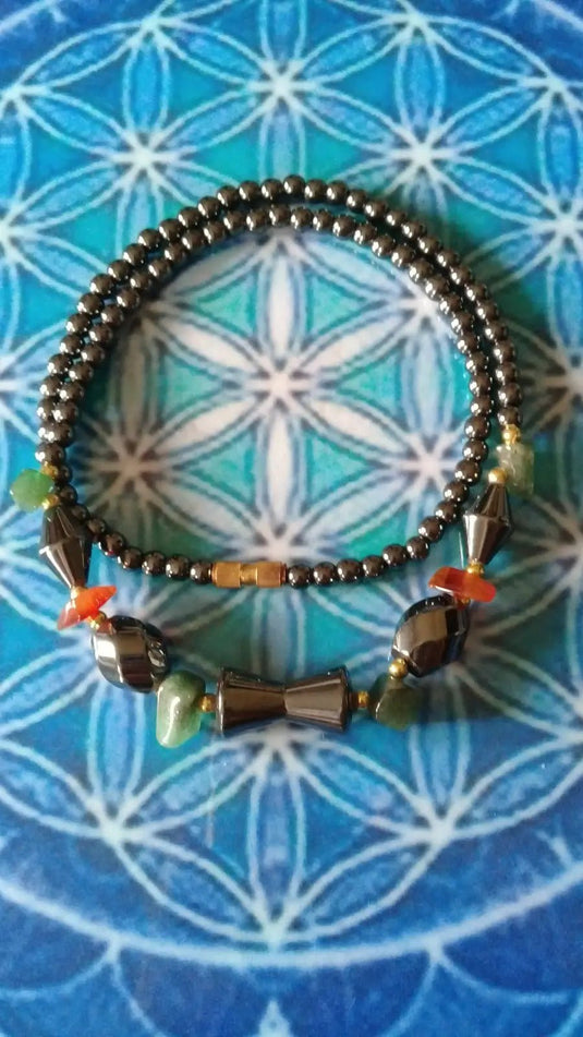 Collier Hématite Cornaline et Aventurine verte Collier Hématite Cornaline et!aventurine verte