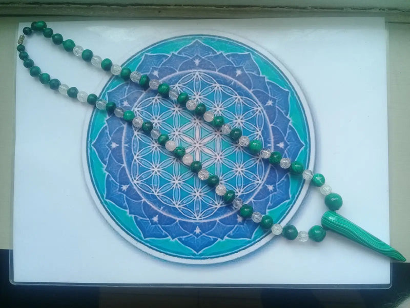 Load image into Gallery viewer, Collier Malachite et Cristal Arc-en-ciel Grade A ++++ Model unique Pendentif Malachite
