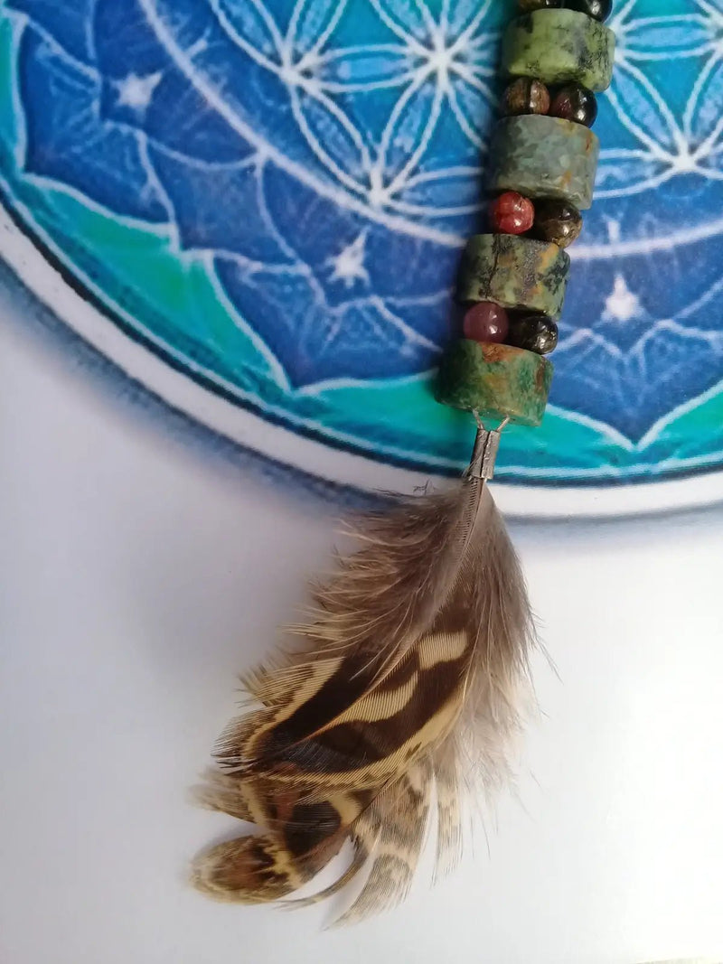 Load image into Gallery viewer, Collier ’Plumes &amp; 7 chakras’ création artisanale ’Model UNIQUE’ Collier 7 chakras
