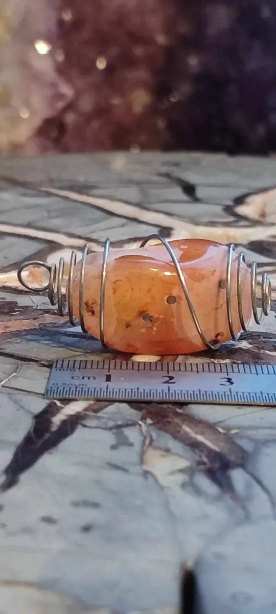 Load image into Gallery viewer, Cornaline du Brésil pendentif Grade A ++++ (Fourni avec cage &amp; cordon) Cornaline pendentif
