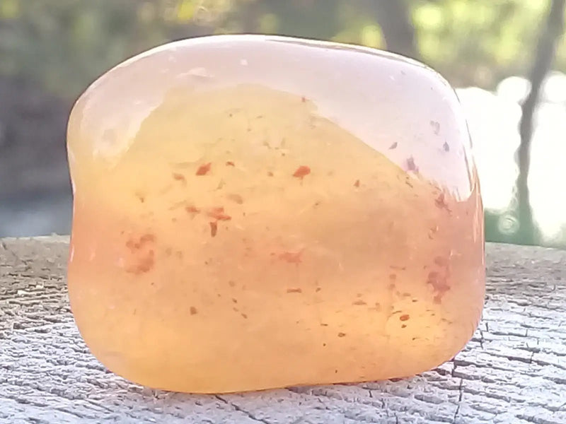 Load image into Gallery viewer, Cornaline du Brésil pierre roulée Grade A ++++ Cornaline pierre roulée
