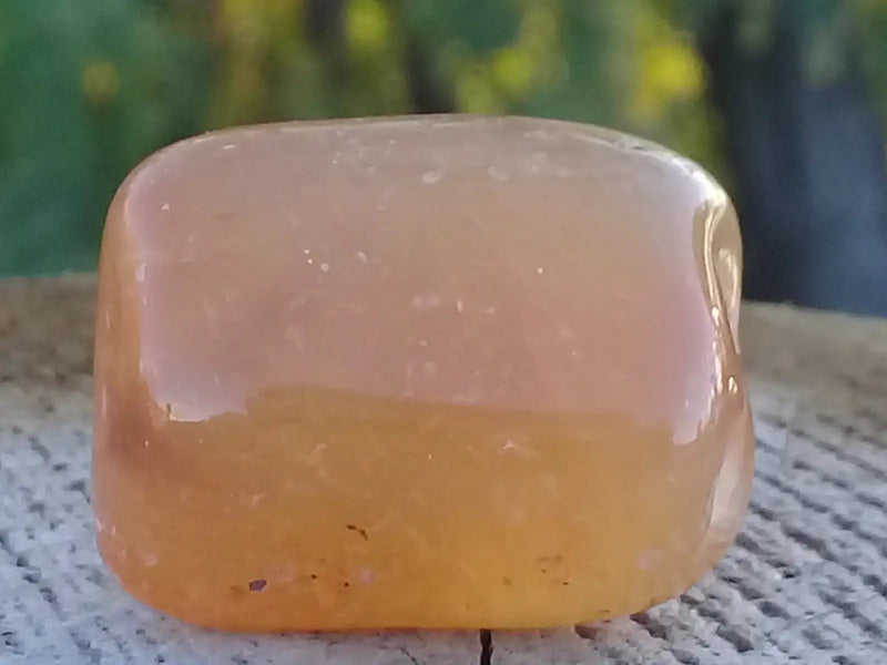 Load image into Gallery viewer, Cornaline du Brésil pierre roulée Grade A ++++ Cornaline pierre roulée
