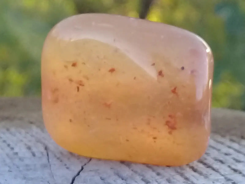 Load image into Gallery viewer, Cornaline du Brésil pierre roulée Grade A ++++ Cornaline pierre roulée
