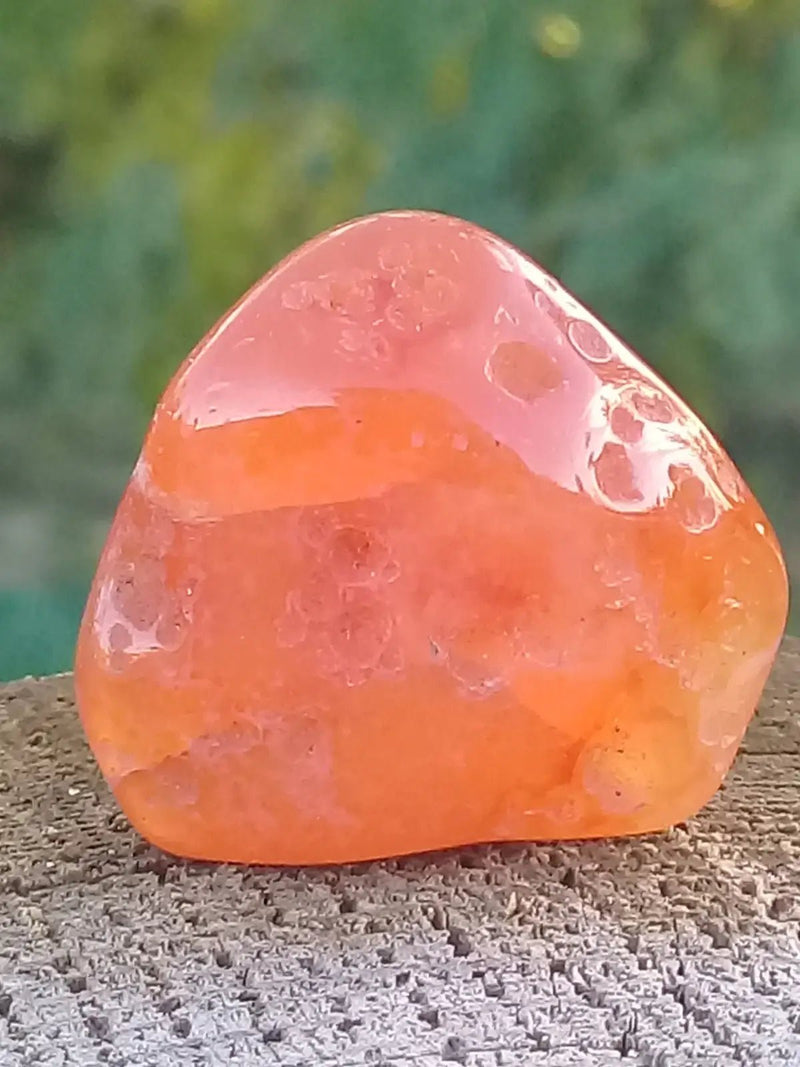 Load image into Gallery viewer, Cornaline du Brésil pierre roulée Grade A ++++ Cornaline pierre roulée
