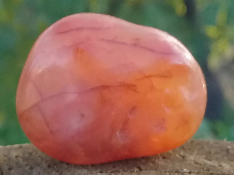 Load image into Gallery viewer, Cornaline du Brésil pierre roulée Grade A ++++ Cornaline pierre roulée
