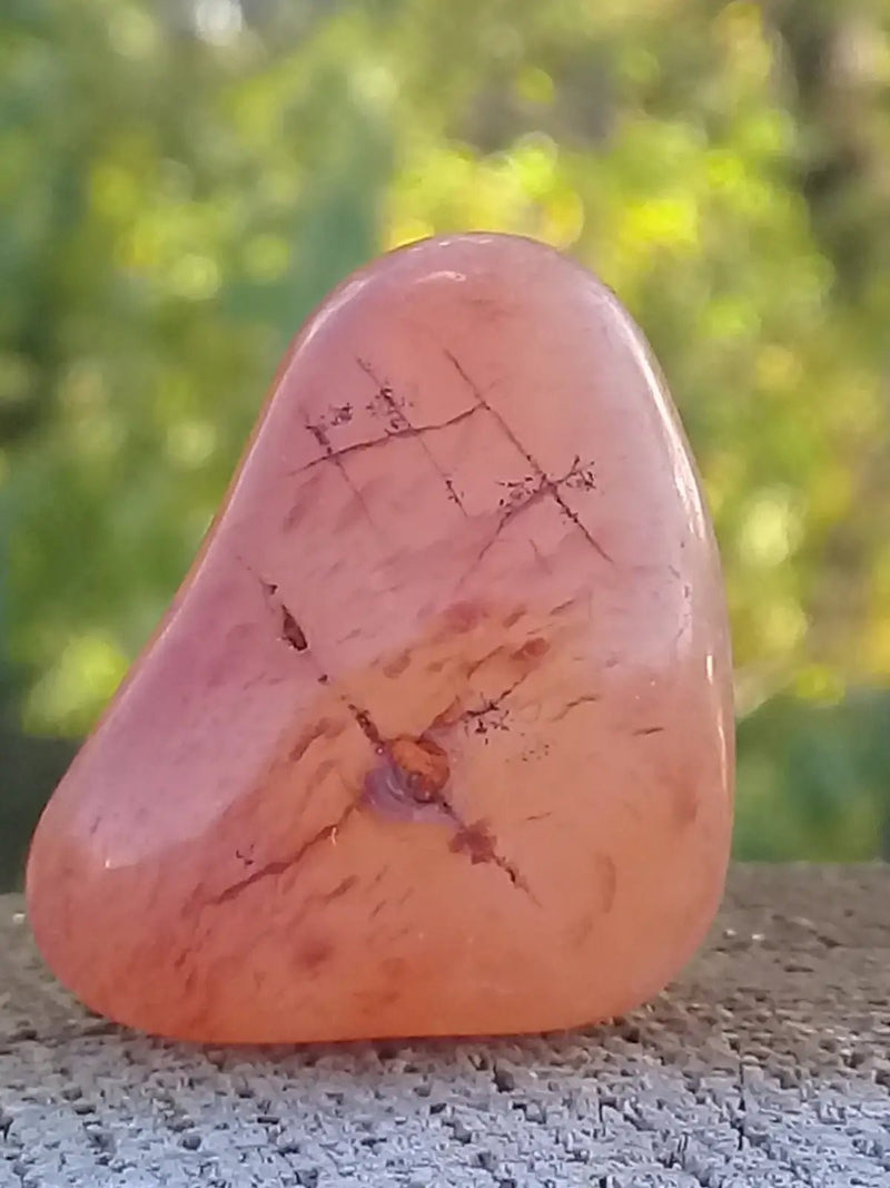 Load image into Gallery viewer, Cornaline du Brésil pierre roulée Grade A ++++ Cornaline pierre roulée
