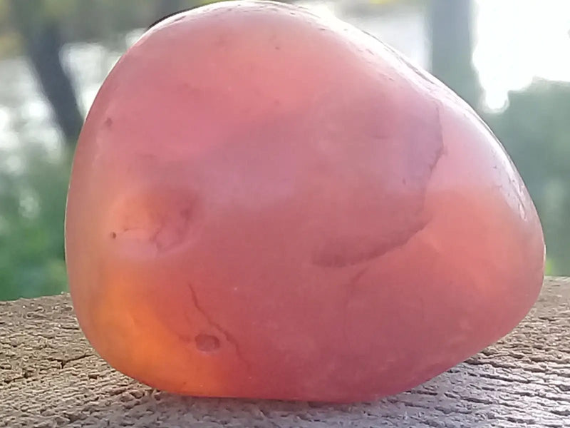 Chargez l&#39;image dans la visionneuse de la galerie, Cornaline du Brésil pierre roulée Grade A ++++ Cornaline pierre roulée
