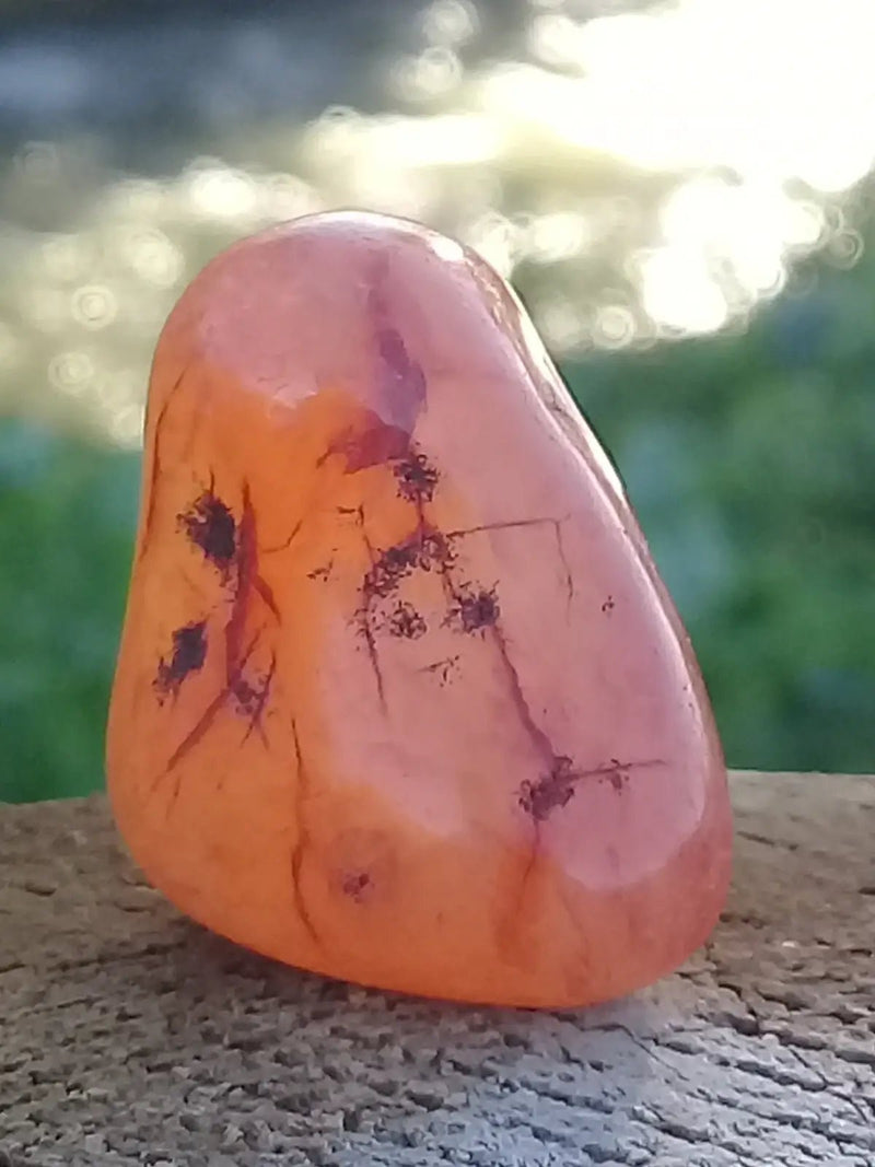 Load image into Gallery viewer, Cornaline du Brésil pierre roulée Grade A ++++ Cornaline pierre roulée
