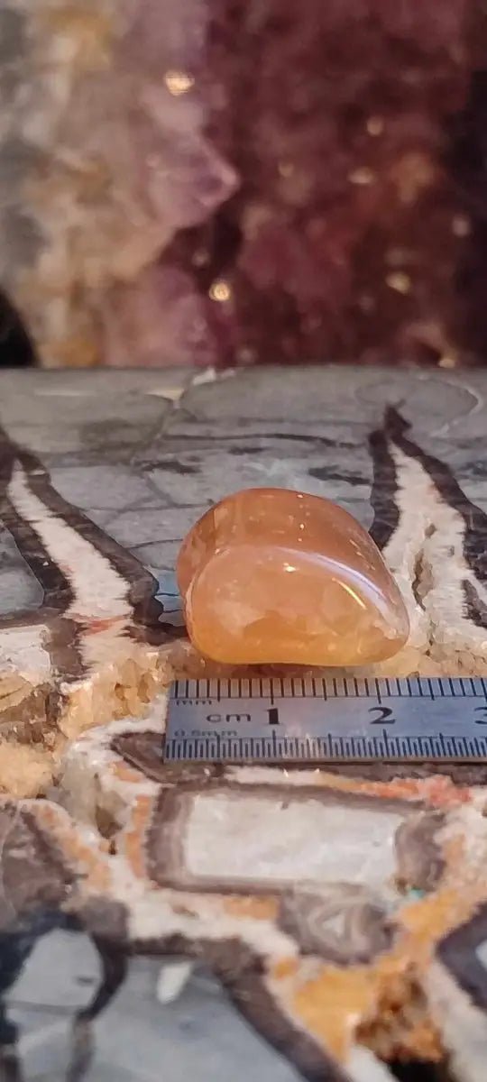 Load image into Gallery viewer, Cornaline du Brésil pierre roulée Grade A ++++ Cornaline pierre roulée
