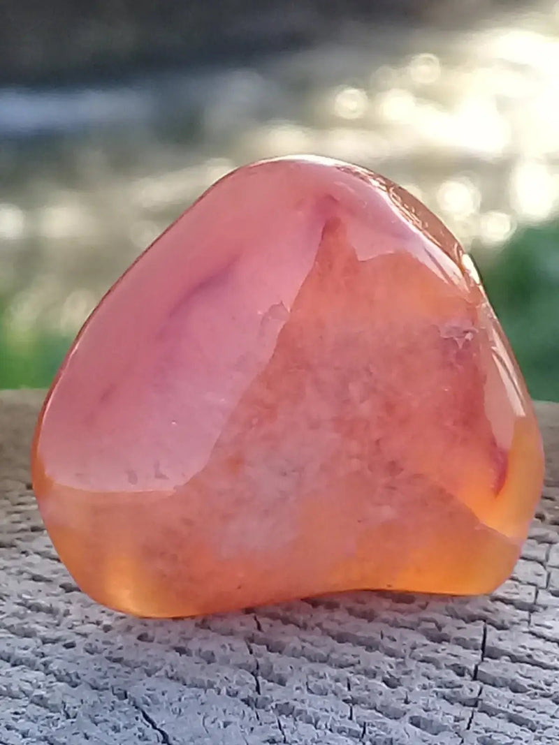 Load image into Gallery viewer, Cornaline du Brésil pierre roulée Grade A ++++ Cornaline pierre roulée
