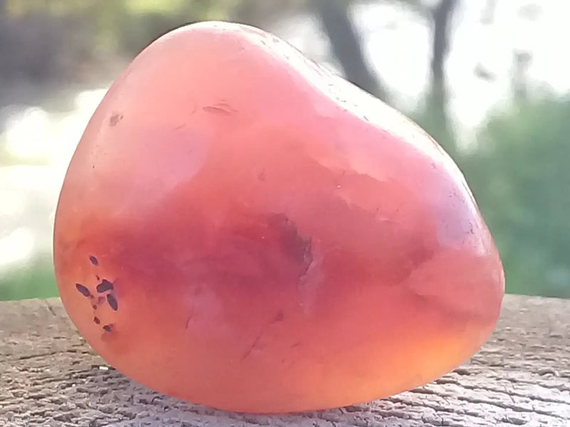 Chargez l&#39;image dans la visionneuse de la galerie, Cornaline du Brésil pierre roulée Grade A ++++ Cornaline pierre roulée
