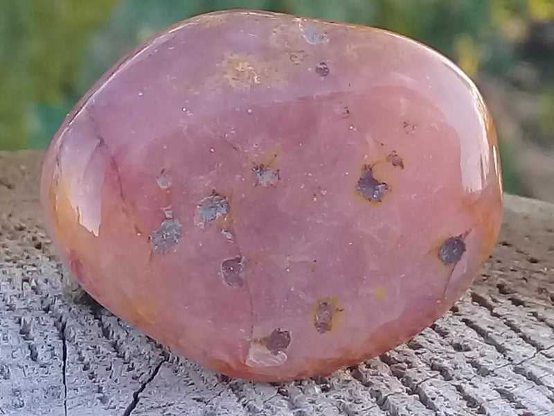 Load image into Gallery viewer, Cornaline du Brésil pierre roulée Grade A ++++ Cornaline pierre roulée
